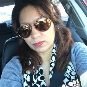 Meet your Posher, Yovana